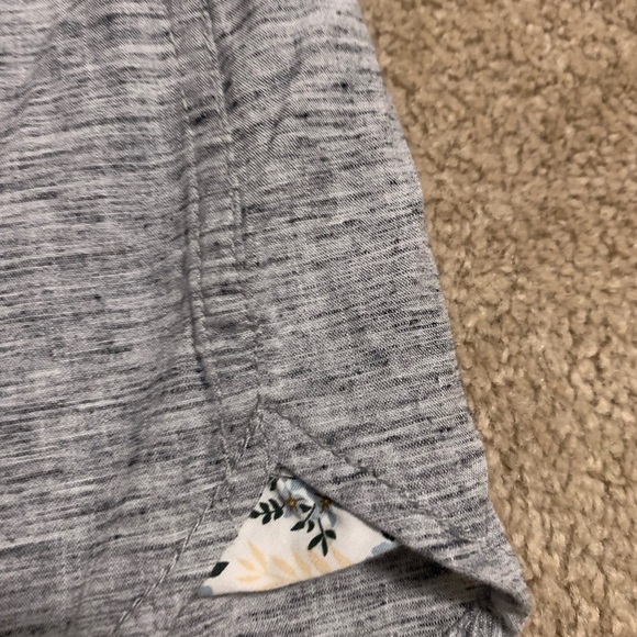 Men's size XL, Denim and Flower shirt. - Picture 4 of 6